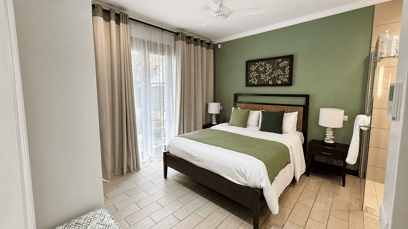 4-Bedroom Maison with a Private Pool and Mooring on Eden Island