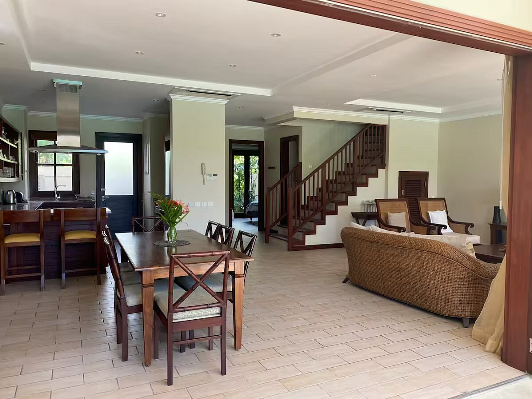 4 Bedroom Maison with Private Pool